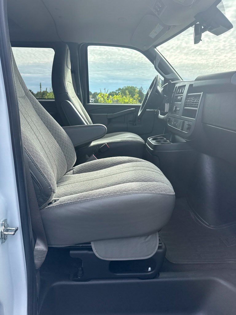 Used 2025 Chevrolet Express 3500 LT w/ LT Preferred Equipment Group RWD image 8