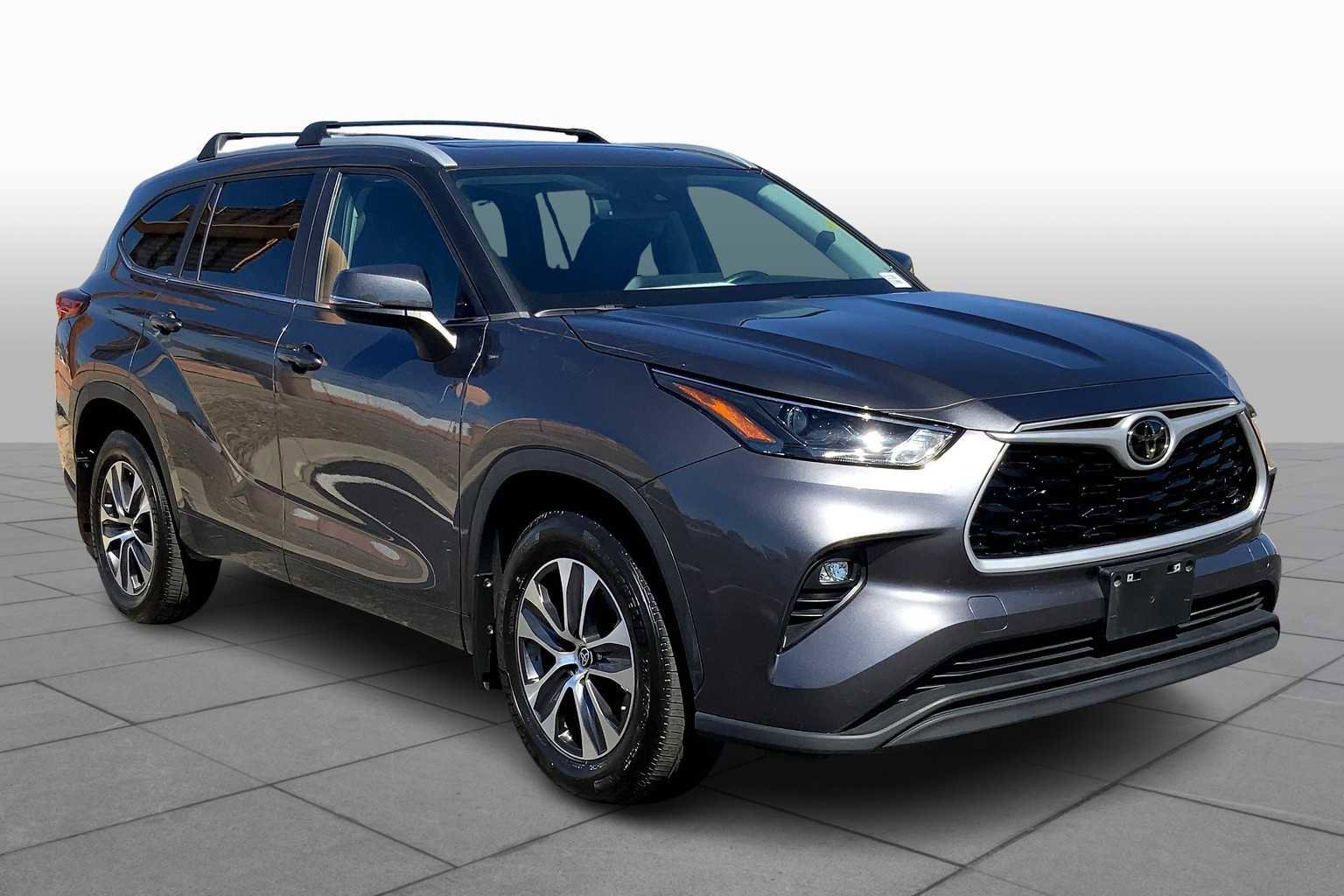 Certified 2023 Toyota Highlander XLE image 2