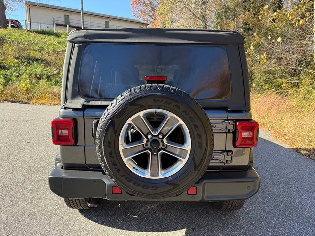 Used 2022 Jeep Wrangler Unlimited Sahara w/ Cold Weather Group image 7
