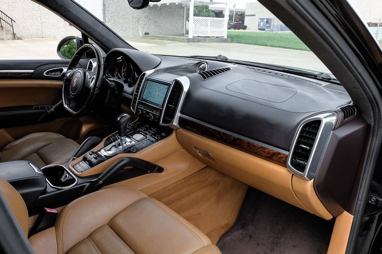 Used 2012 Porsche Cayenne Turbo AWD/4WD image 19
