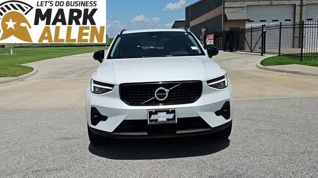 Used 2023 Volvo XC40 B4 Ultimate FWD image 3