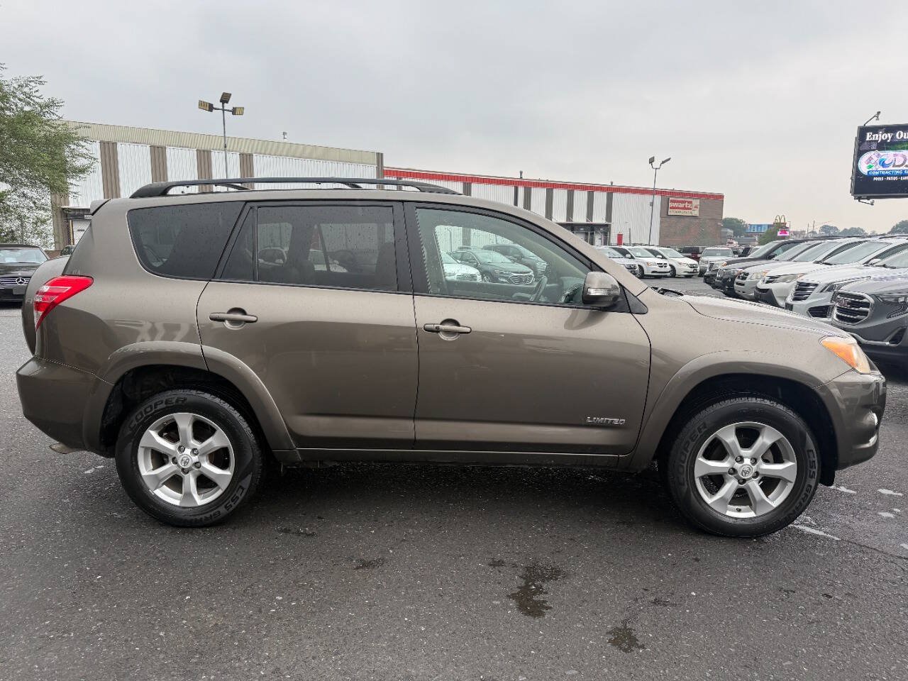 Used 2010 Toyota RAV4 Limited AWD/4WD image 4