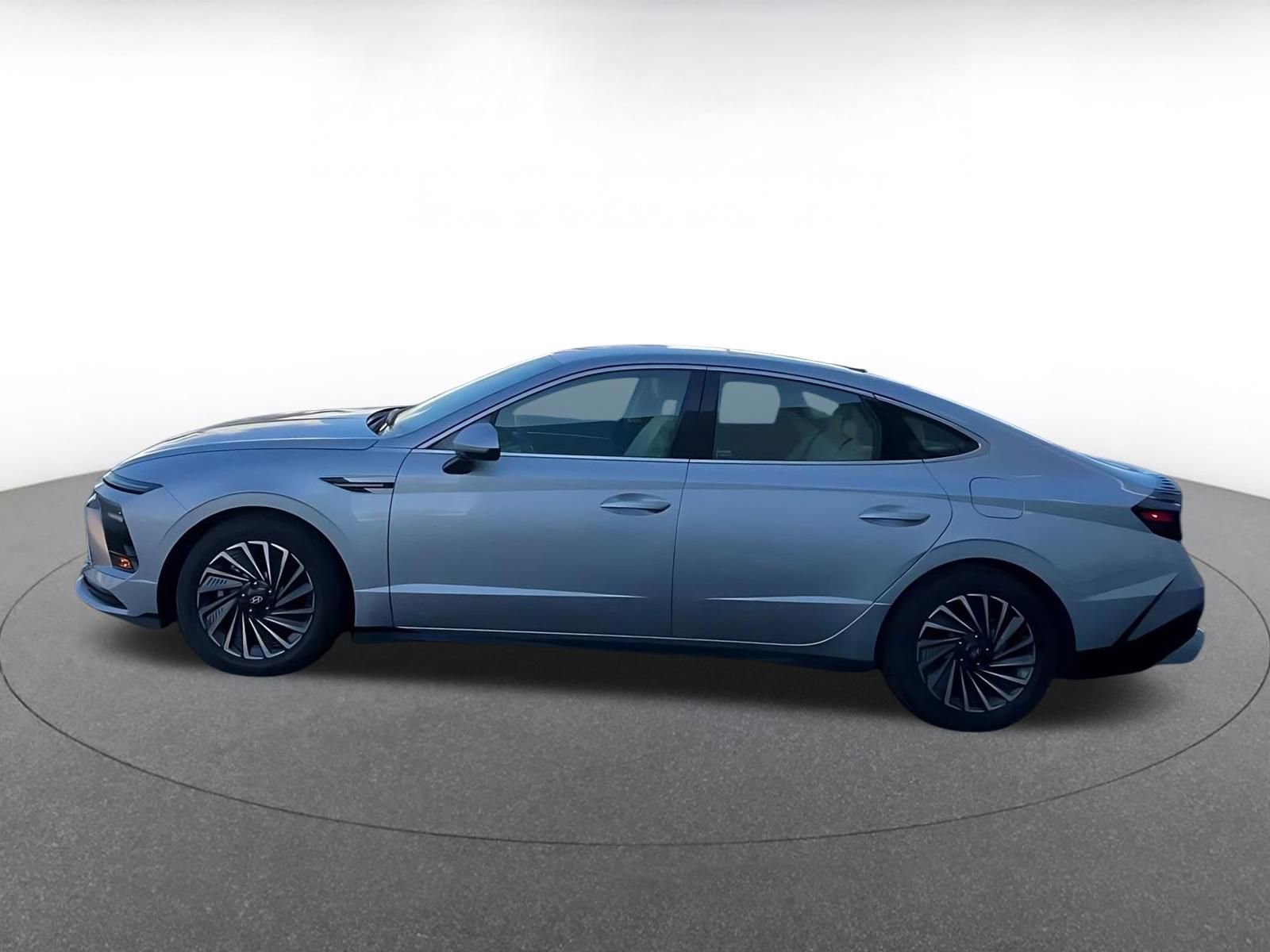 Used 2025 Hyundai Sonata SEL FWD image 9