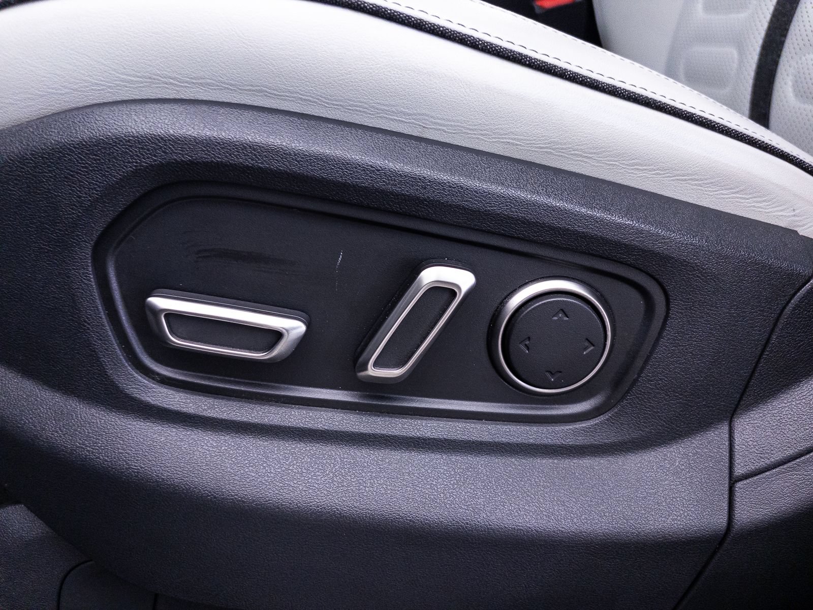 Used 2024 Rivian R1S Adventure AWD/4WD image 21