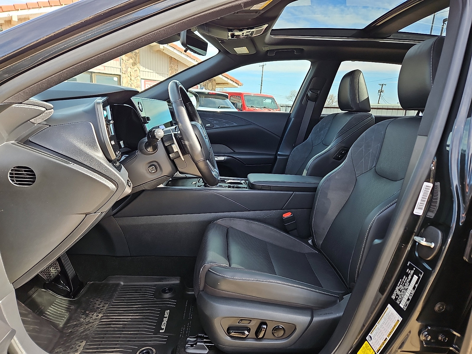 Used 2025 Lexus RX 450h Luxury w/ Convenience Package image 11