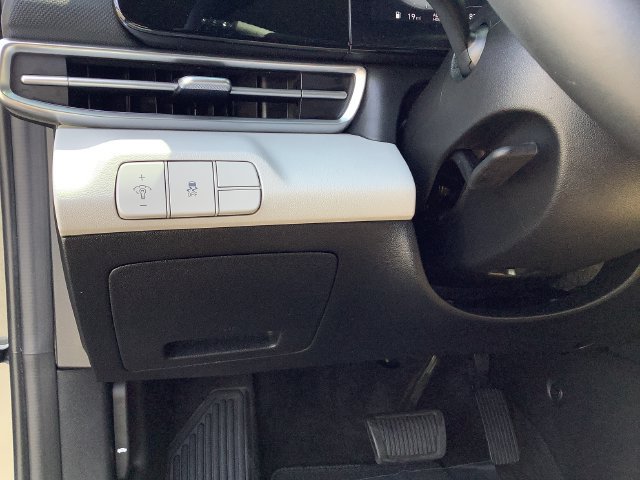 Used 2025 Hyundai Elantra Limited FWD image 15