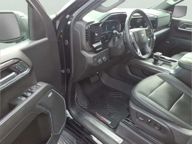 Used 2024 Chevrolet Silverado 1500 LTZ AWD/4WD image 9
