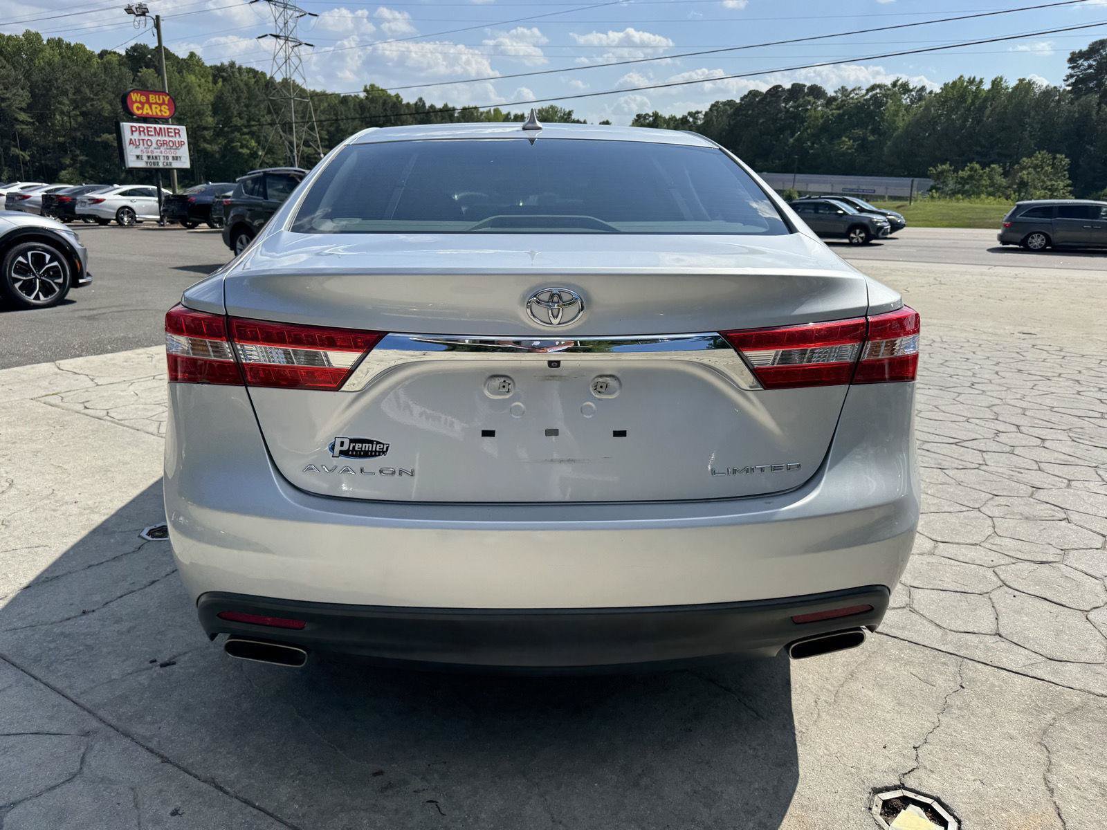Used 2014 Toyota Avalon Limited w/ Technology Package FWD image 12