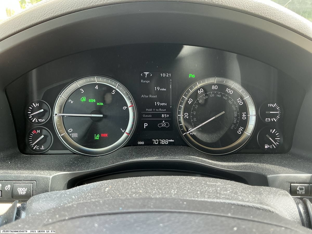 Used 2021 Lexus LX 570 4WD w/ Luxury Package image 13