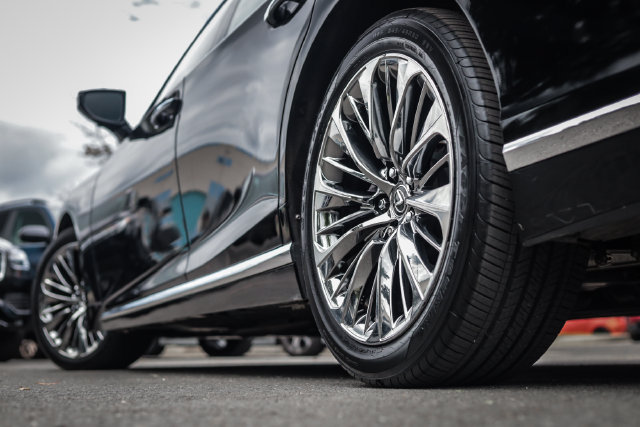Used 2018 Lexus LS 500 AWD w/ Luxury Package image 17