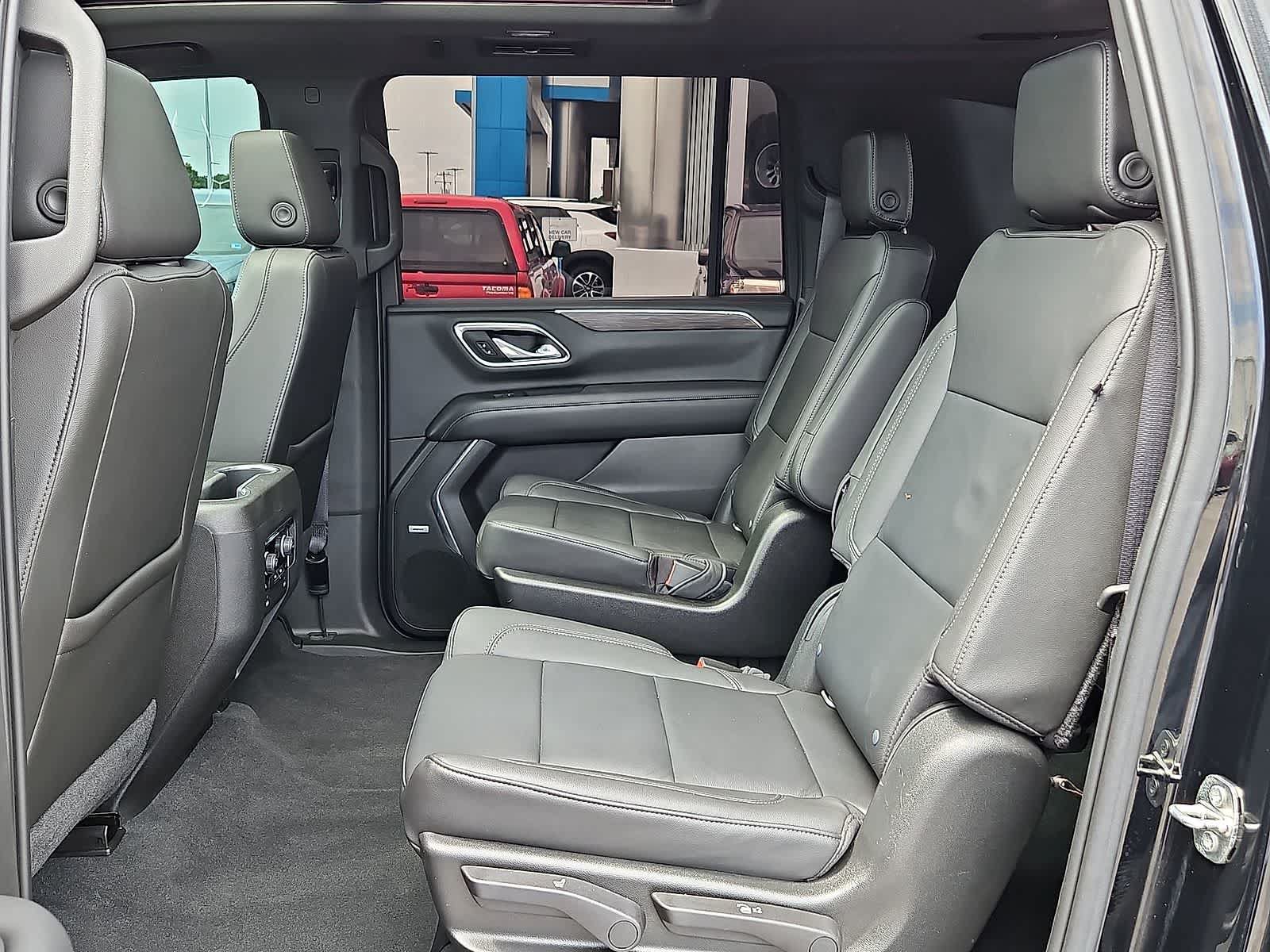 Used 2021 Chevrolet Suburban Z71 w/ Z71 Signature Package AWD/4WD image 31