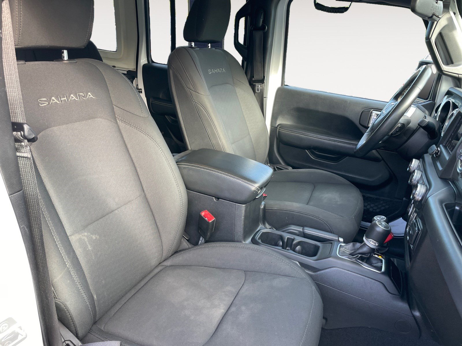 Used 2019 Jeep Wrangler Unlimited Sahara AWD/4WD image 17