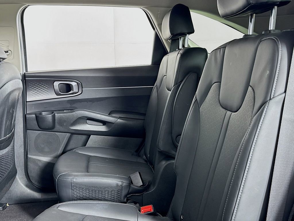 Used 2022 Kia Sorento S image 12