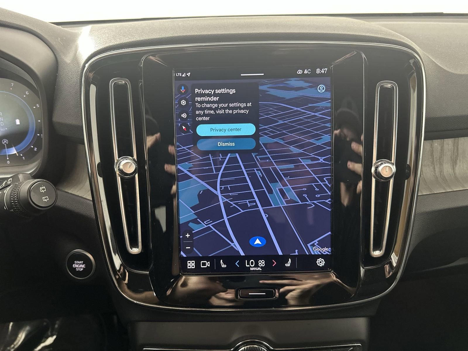 Used 2023 Volvo XC40 B5 Core image 22