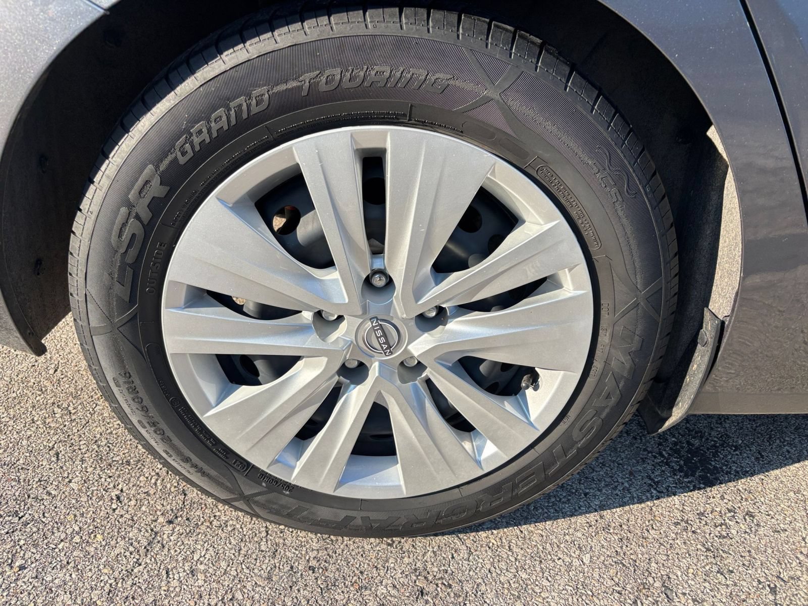Used 2025 Nissan Sentra S FWD image 28