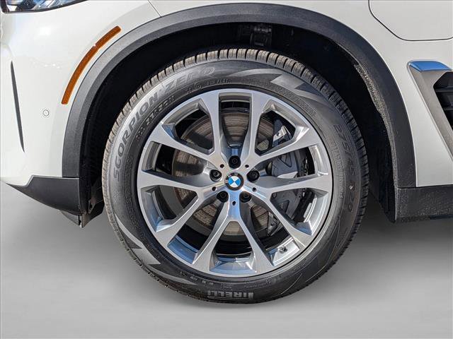 New 2026 BMW X5 xDrive50e image 10