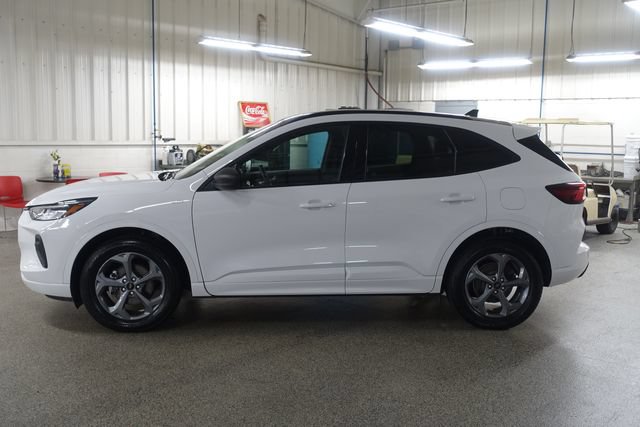 Used 2023 Ford Escape ST-Line w/ Tech Pack #1 AWD/4WD image 4