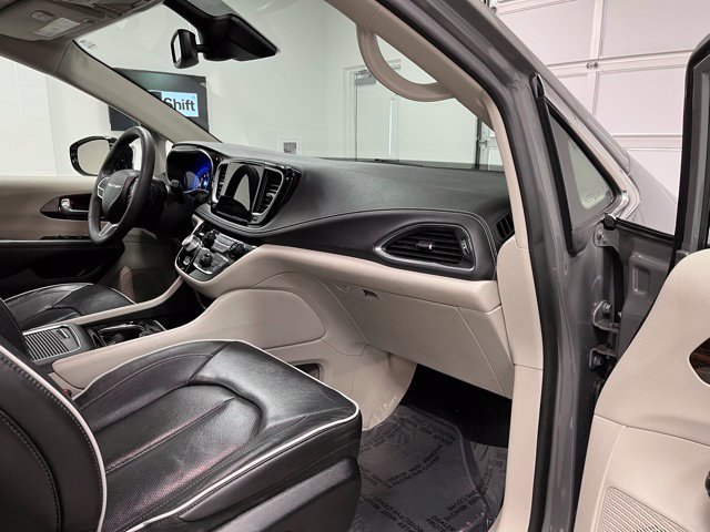 Used 2023 Chrysler Pacifica Limited FWD image 55