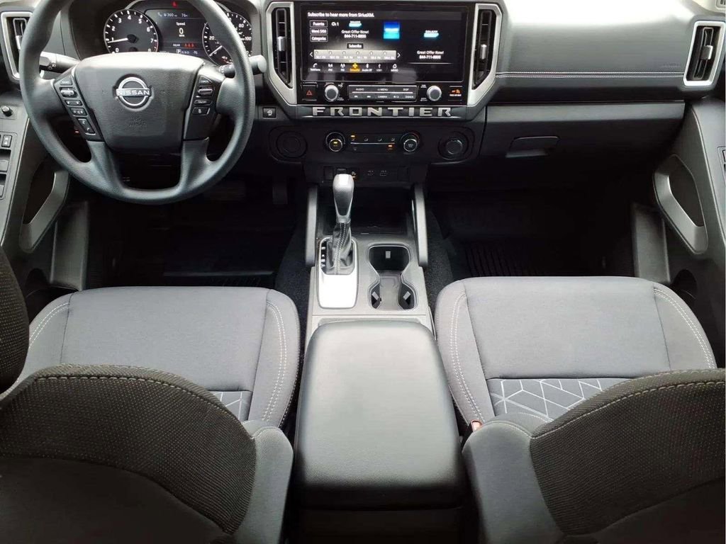 Used 2025 Nissan Frontier SV image 10