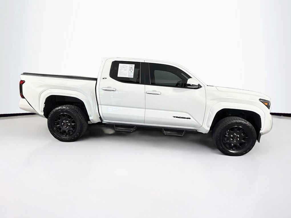 Used 2025 Toyota Tacoma SR5 AWD/4WD image 11