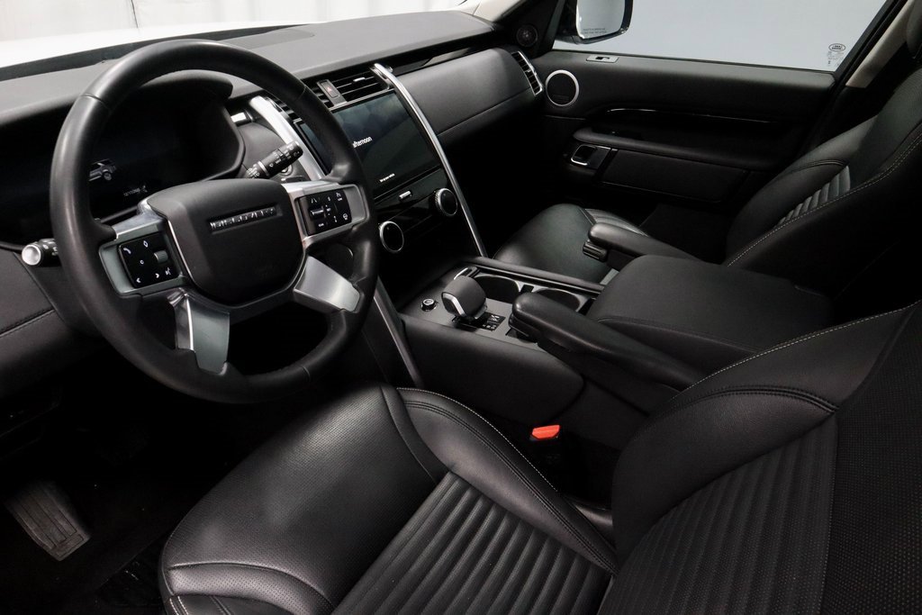 Used 2024 Land Rover Discovery S image 24