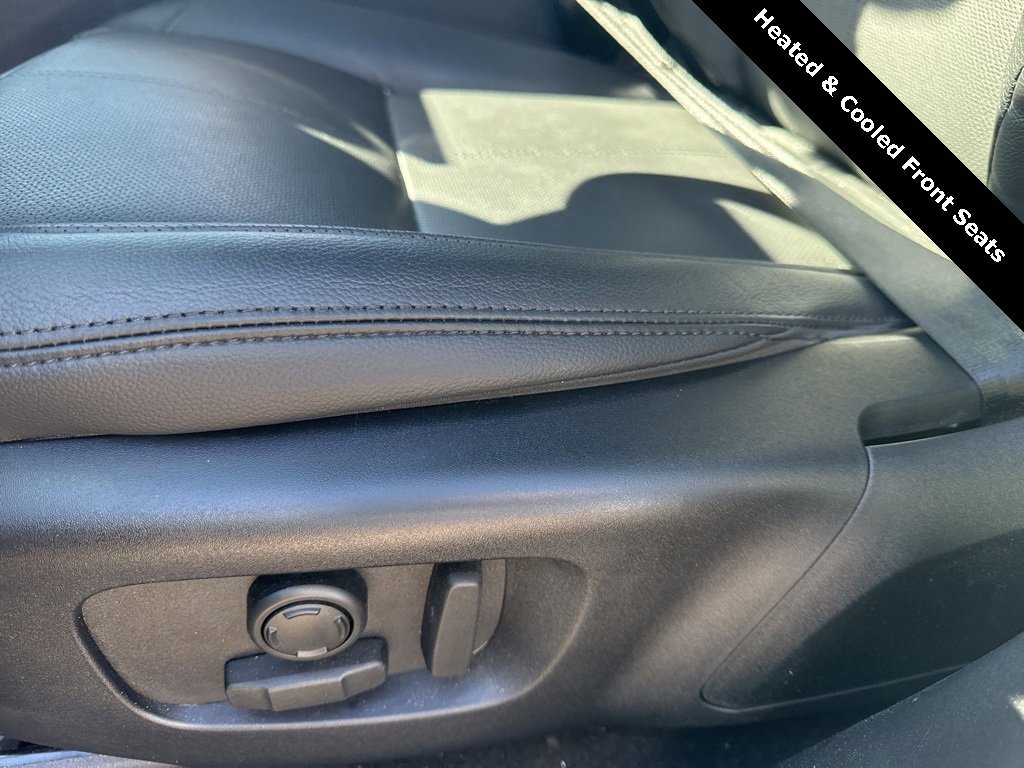 Used 2025 Land Rover Range Rover Velar Dynamic SE image 7