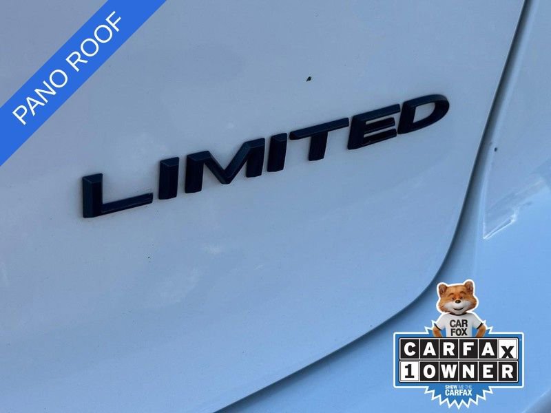 Used 2025 Chrysler Pacifica Limited image 6