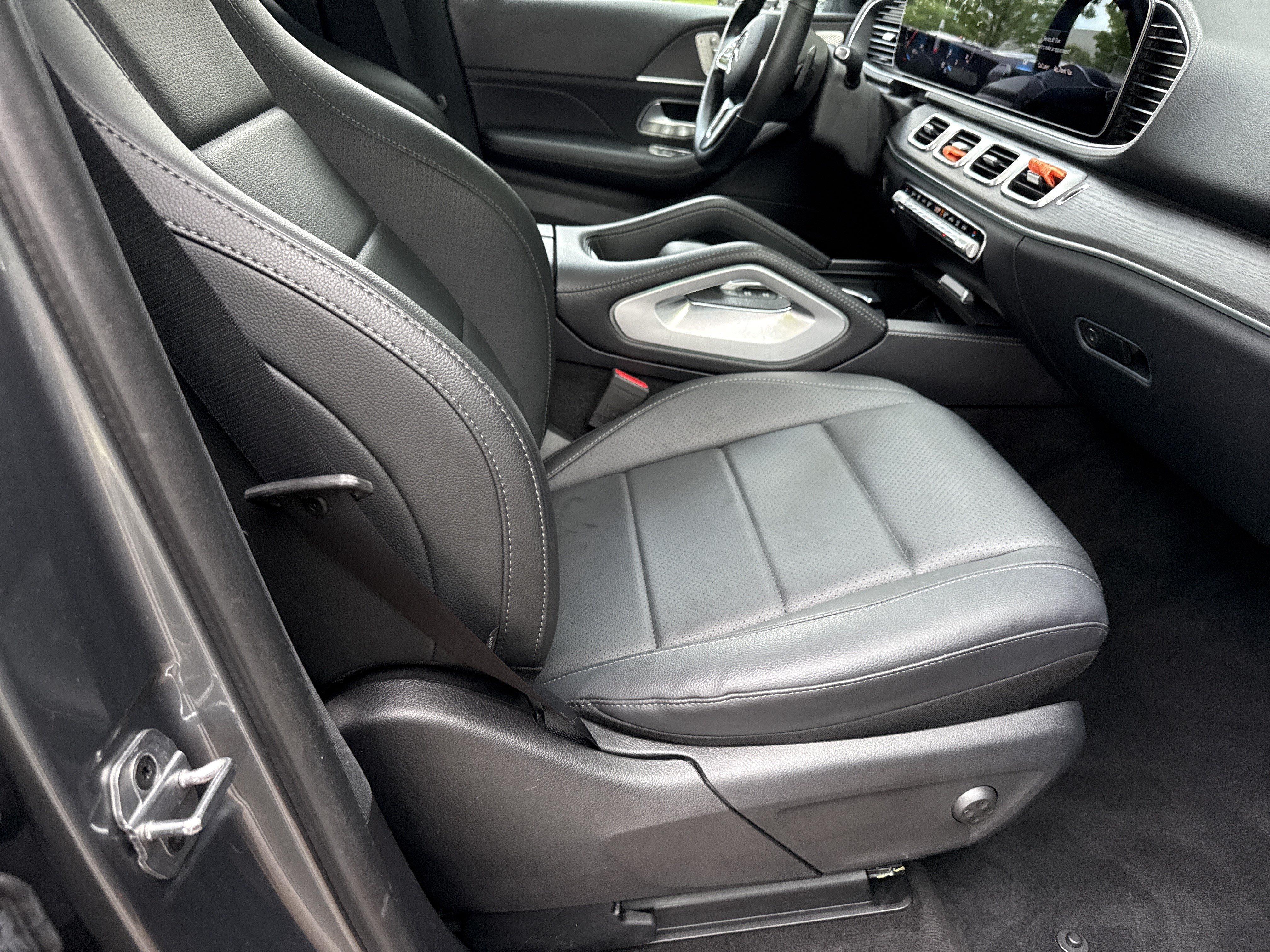 Used 2022 Mercedes-Benz GLE 350 4MATIC w/ Premium Package image 13