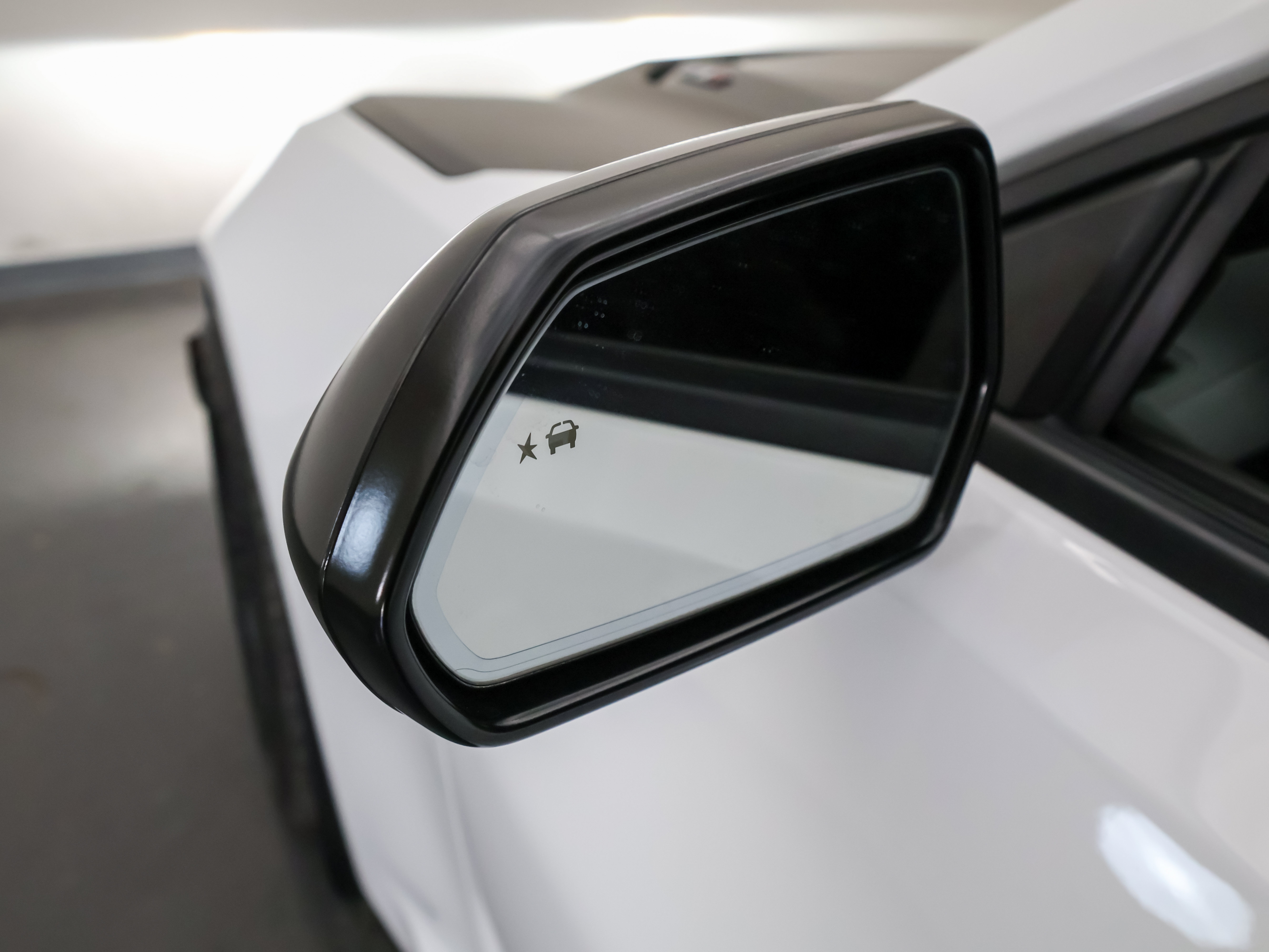 Used 2018 Chevrolet Camaro ZL1 RWD image 30