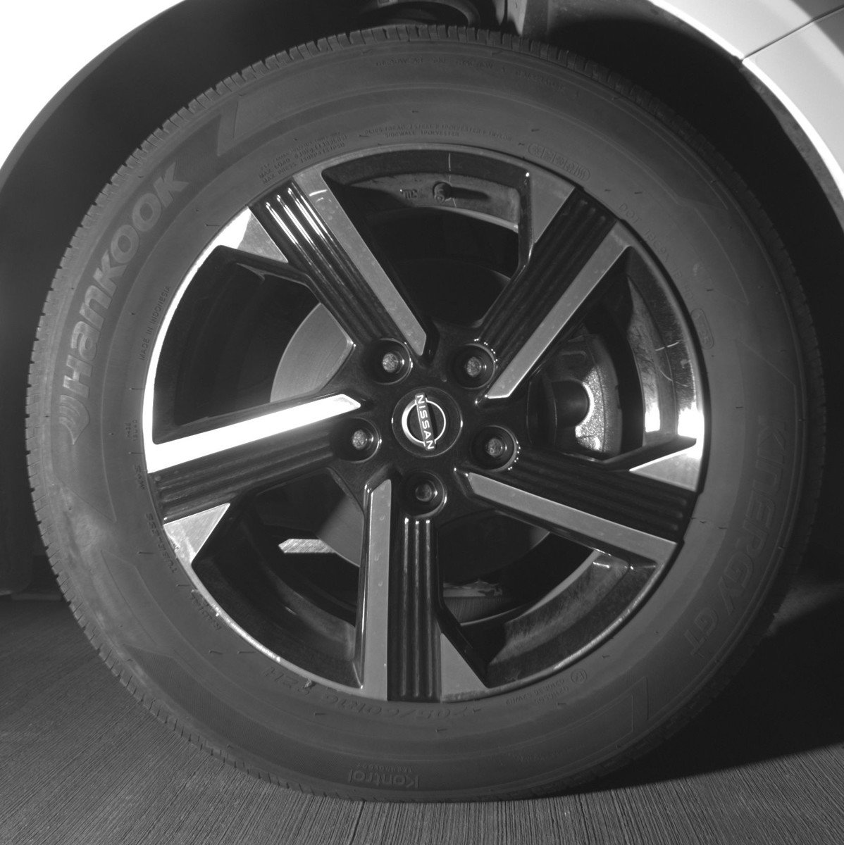 Used 2025 Nissan Sentra SV FWD image 13