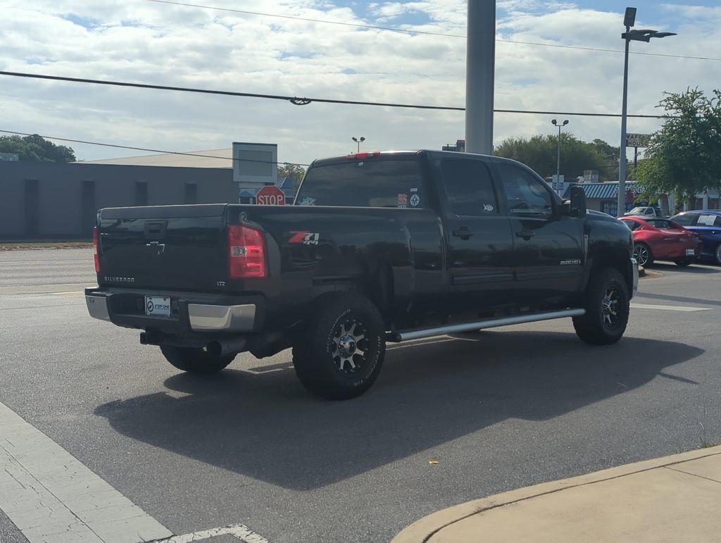 Used 2009 Chevrolet Silverado 2500 LTZ w/ Suspension Package, Off-Road image 7