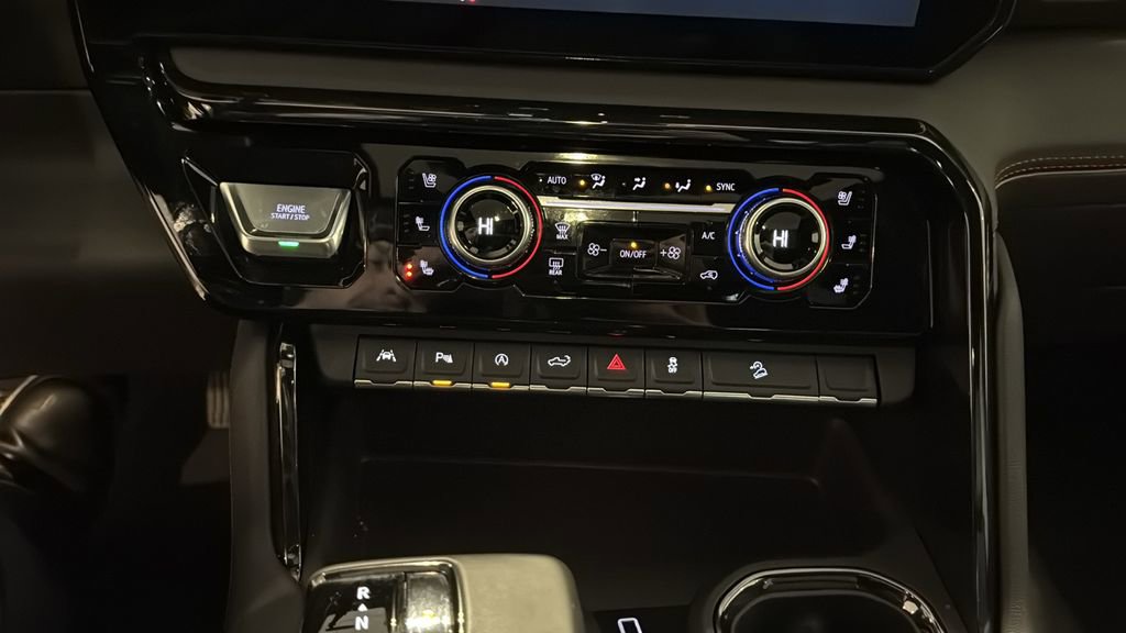 Used 2025 GMC Sierra 1500 AT4 w/ AT4 Premium Package image 28