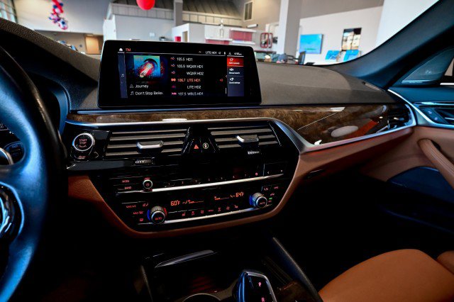 Used 2020 BMW 530i w/ Convenience Package image 33