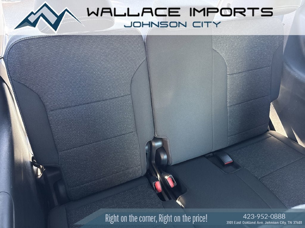 Used 2025 Chevrolet Traverse LT FWD image 40