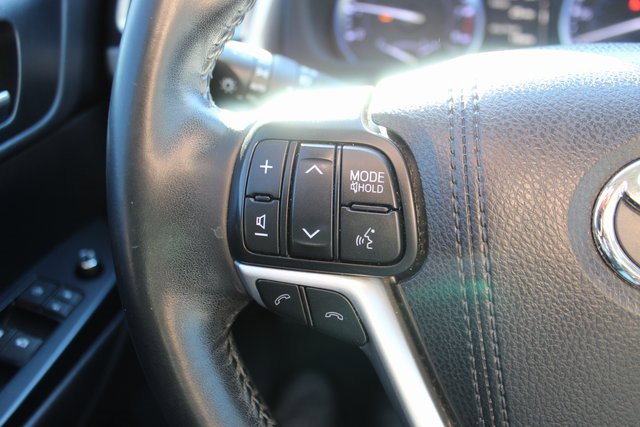 Used 2018 Toyota Highlander SE image 13