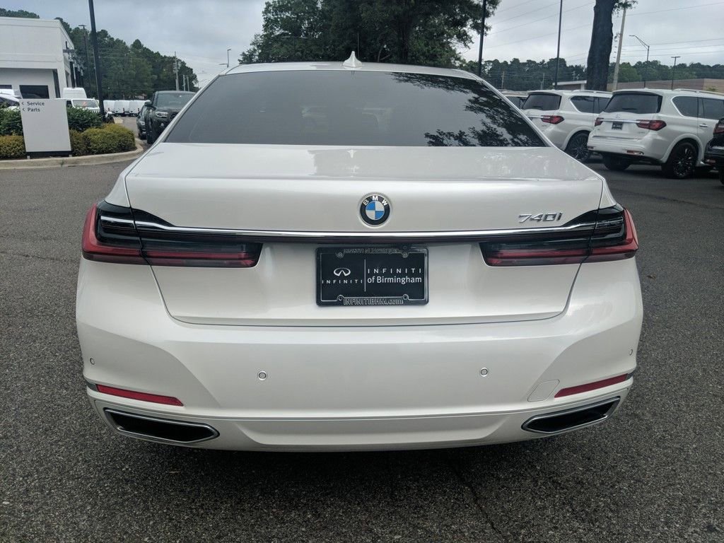 Used 2022 BMW 740i w/ Premium Package image 11