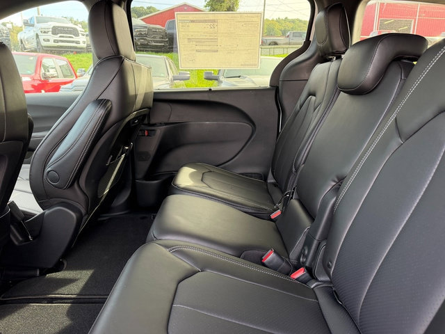 New 2027 Chrysler Pacifica Select FWD image 13