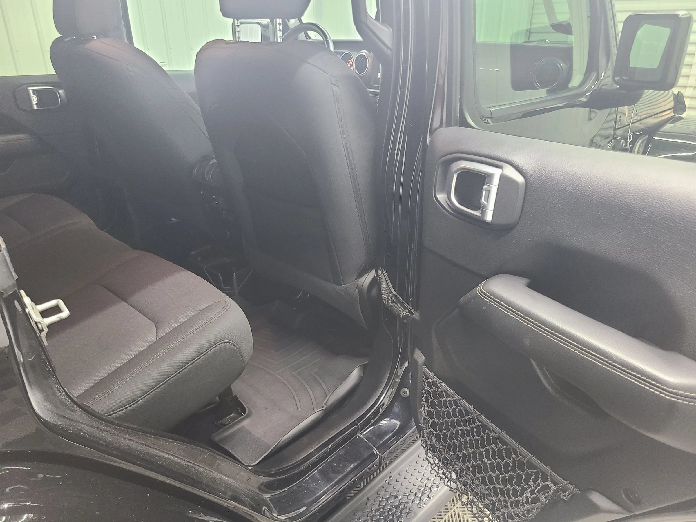 Used 2020 Jeep Wrangler Unlimited Sahara AWD/4WD image 36