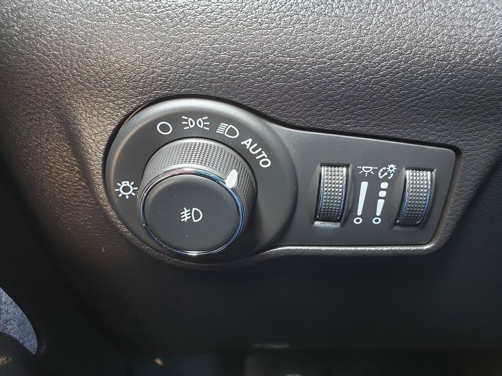 Used 2024 Jeep Compass Latitude AWD/4WD image 22