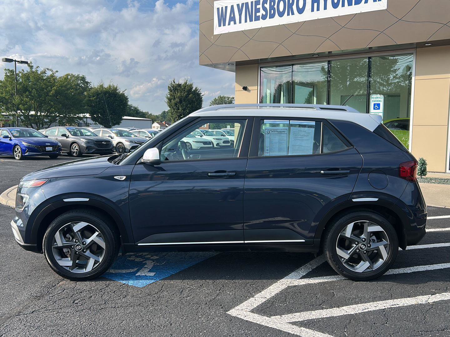 Certified 2024 Hyundai Venue Limited FWD image 4