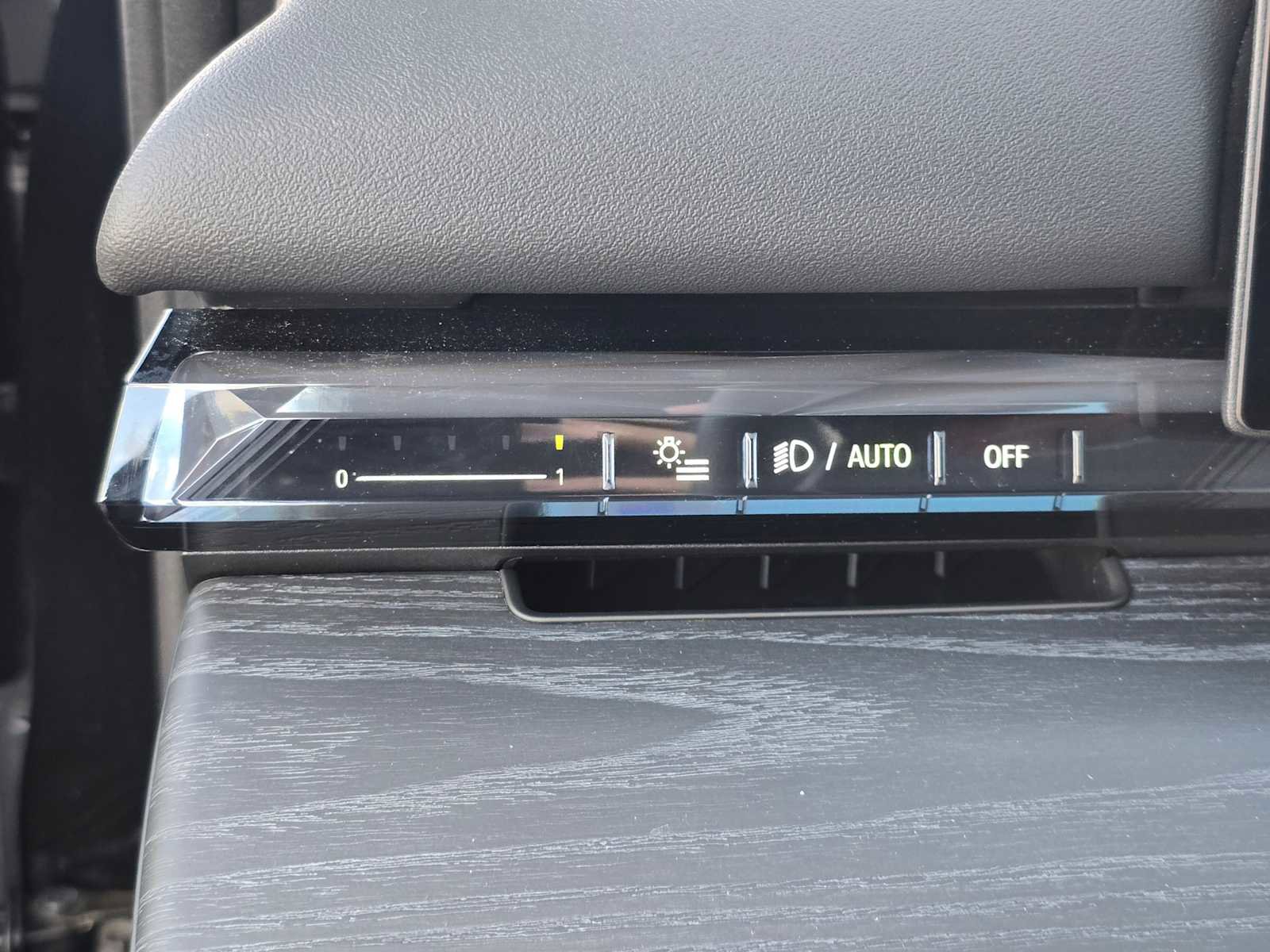 Used 2024 BMW i5 eDrive40i w/ Convenience Package image 27