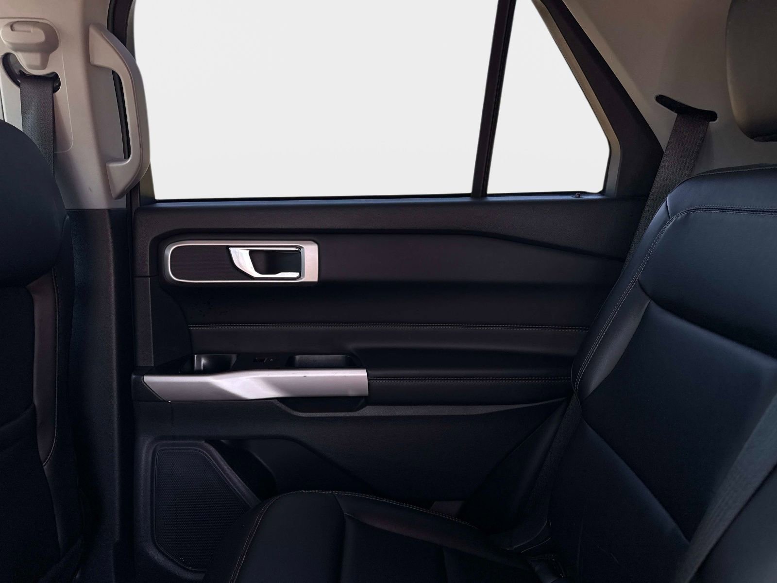 Used 2021 Ford Explorer XLT w/ Equipment Group 202A image 13