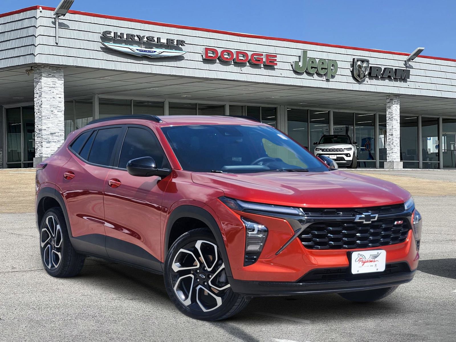 Used 2024 Chevrolet Trax RS FWD image 1