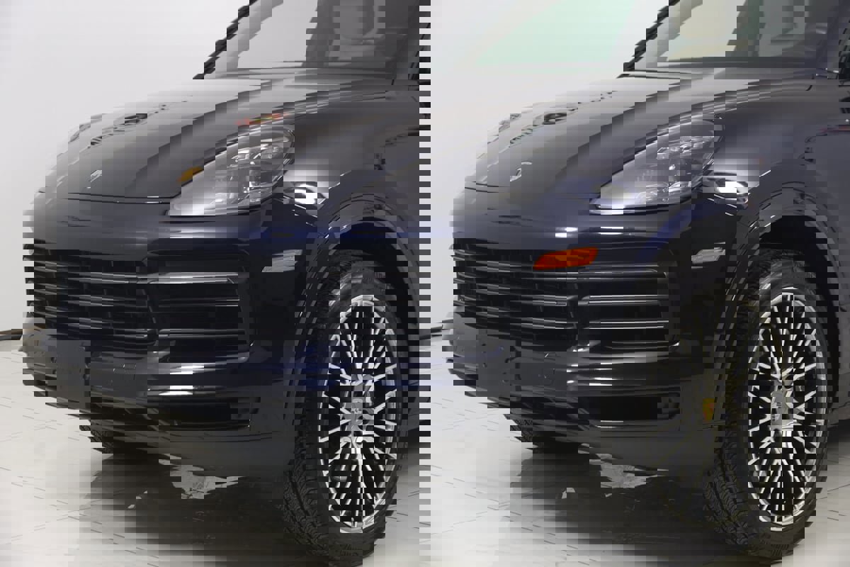 Used 2022 Porsche Cayenne Platinum Edition w/ Premium Package Plus image 45