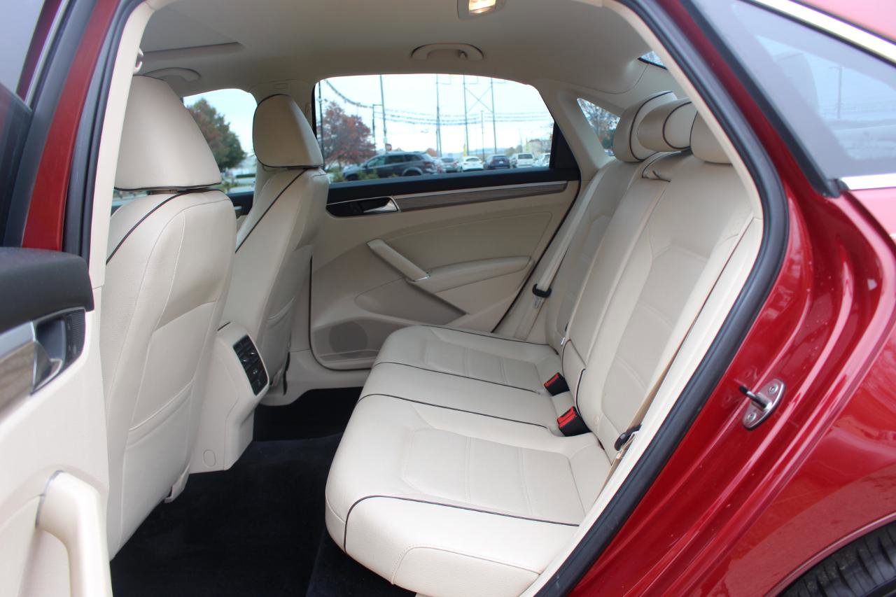 Used 2017 Volkswagen Passat 1.8T SE image 32