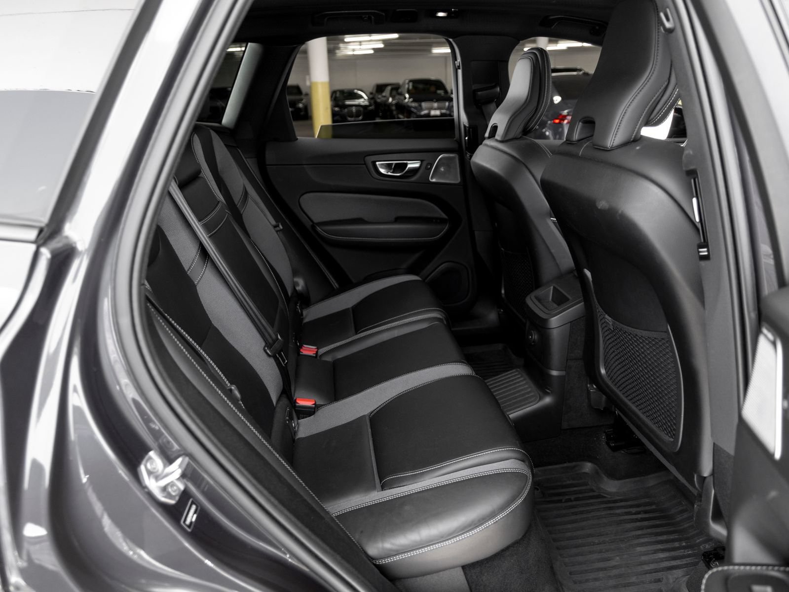 Used 2022 Volvo XC60 T8 R-Design w/ Advanced Package AWD/4WD image 24