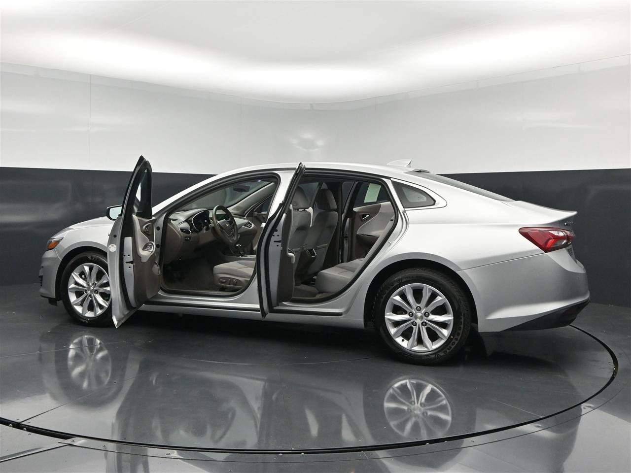 Used 2020 Chevrolet Malibu LT FWD image 30