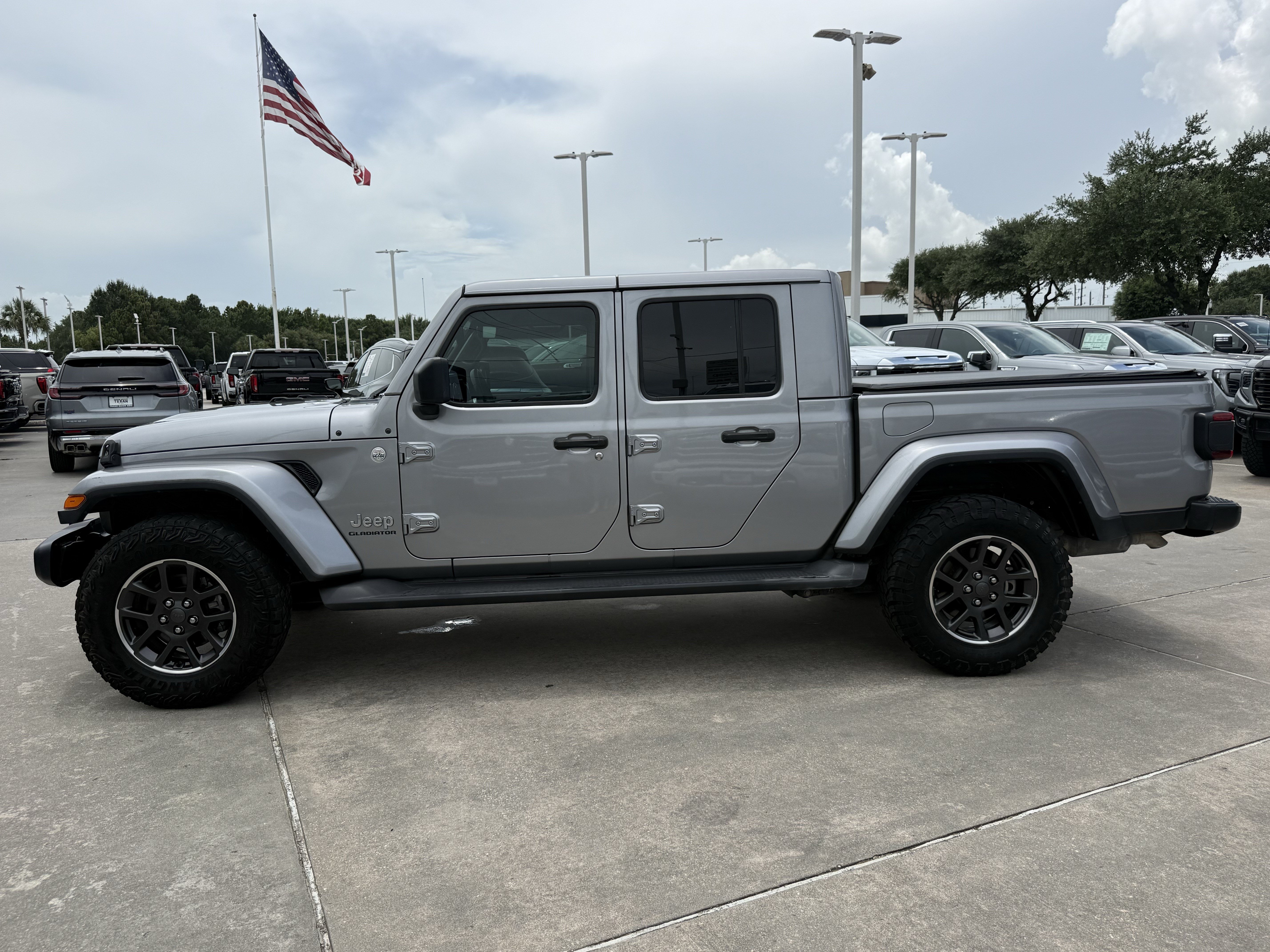 Used 2020 Jeep Gladiator Overland AWD/4WD image 8