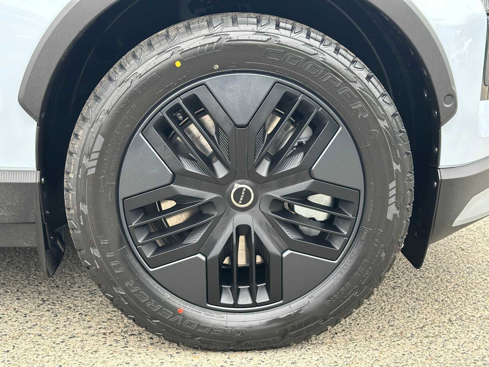 New 2026 Volvo EX30 Cross Country Ultra w/ Protection Package Premier AWD/4WD image 9