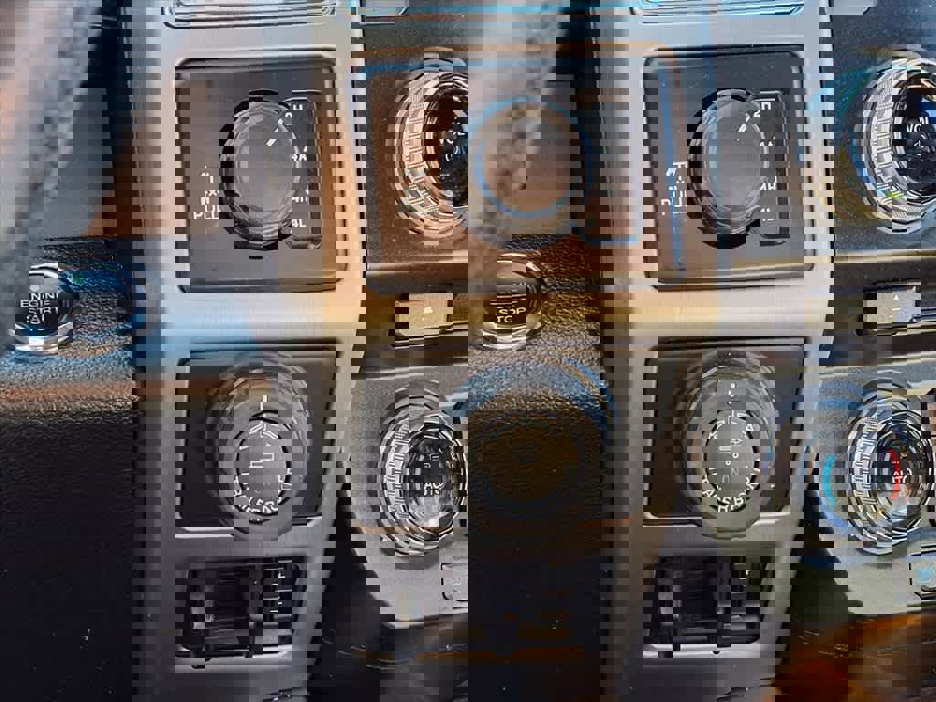 Used 2016 Ford F150 Platinum w/ Equipment Group 701A Luxury image 20